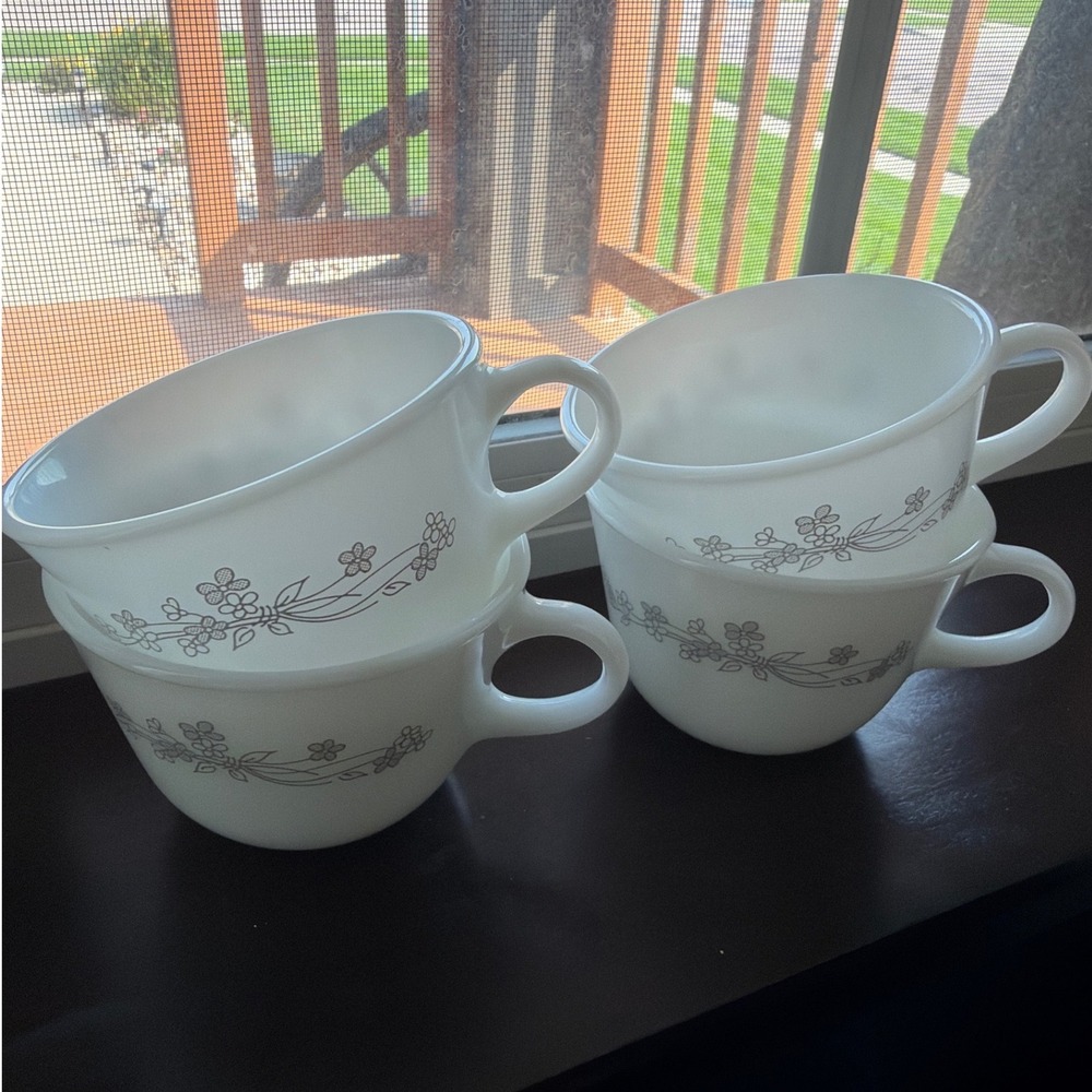 Vintage Corning Milk Glass Mug Wildflower Floral Beige White Set of 4 Mugs